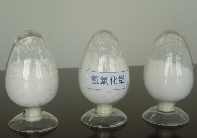 高溫氧化鋁的吸水性是由什么決定的？
